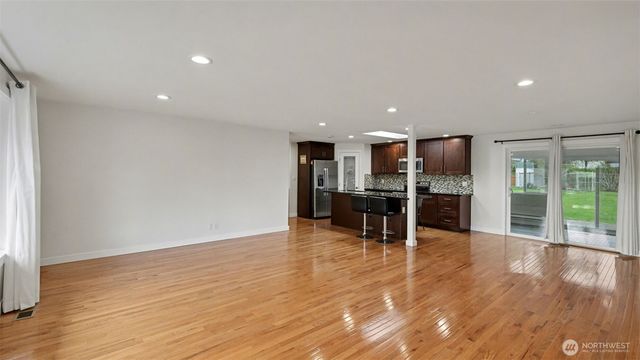 2200 NE 12th, Renton, WA 98056