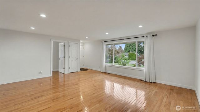 2200 NE 12th, Renton, WA 98056