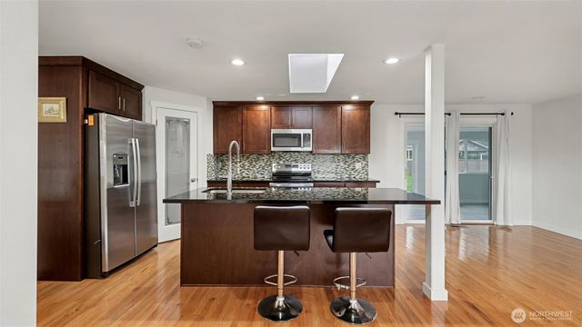 2200 NE 12th, Renton, WA 98056