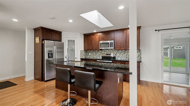 2200 NE 12th, Renton, WA 98056