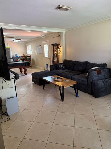 1825 Dolphin Drive, Seabrook, TX 77586