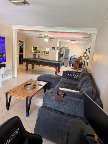 1825 Dolphin Drive, Seabrook, TX 77586