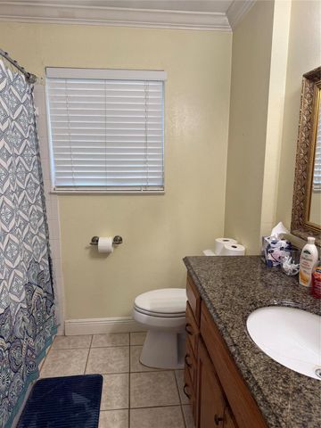 1825 Dolphin Drive, Seabrook, TX 77586
