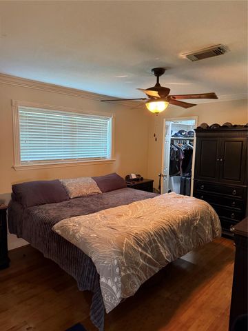 1825 Dolphin Drive, Seabrook, TX 77586