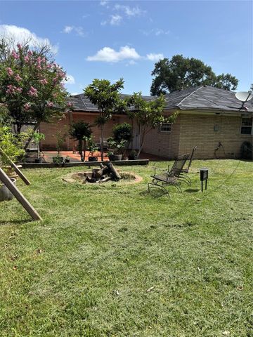 1825 Dolphin Drive, Seabrook, TX 77586