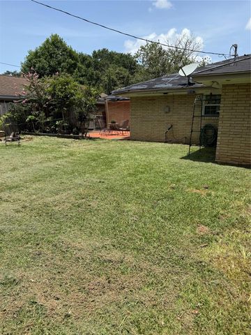 1825 Dolphin Drive, Seabrook, TX 77586