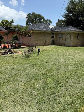 1825 Dolphin Drive, Seabrook, TX 77586