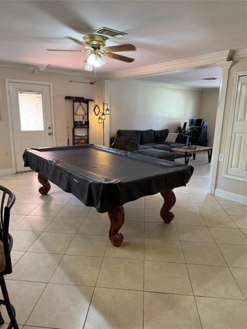 1825 Dolphin Drive, Seabrook, TX 77586
