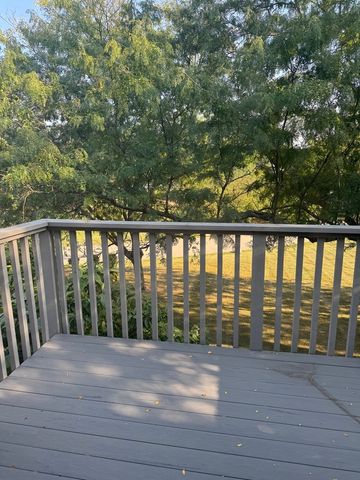 827 Shoreline Road NW 827 Shoreline Road NW B, Lake Barrington, IL 60010