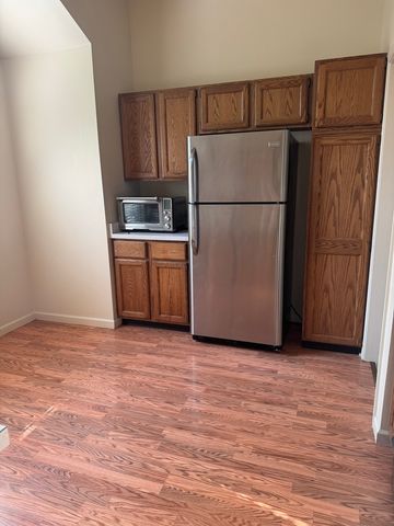 827 Shoreline Road NW 827 Shoreline Road NW B, Lake Barrington, IL 60010