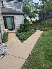 827 Shoreline Road NW 827 Shoreline Road NW B, Lake Barrington, IL 60010