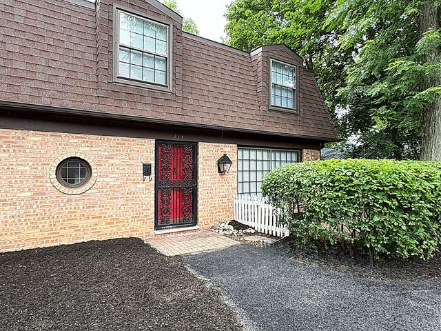 114 Hillside Avenue, Barrington, IL 60010