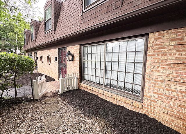 114 Hillside Avenue, Barrington, IL 60010