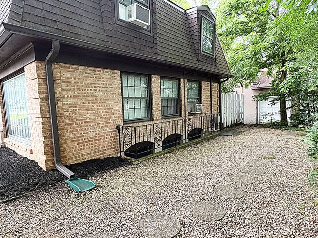114 Hillside Avenue, Barrington, IL 60010