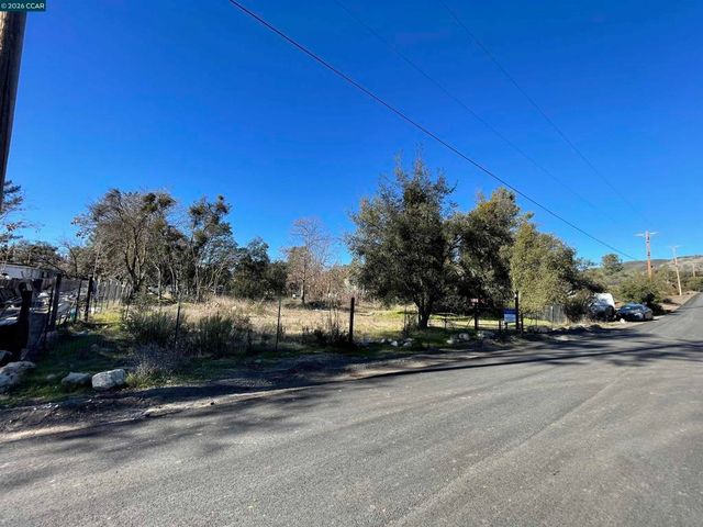 3627 Mint St, Clearlake, CA 95422