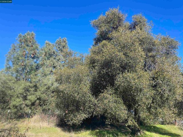 3627 Mint St, Clearlake, CA 95422