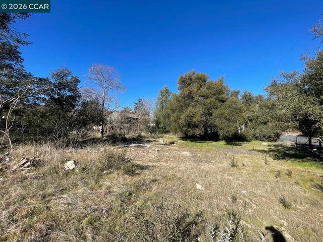 3627 Mint St, Clearlake, CA 95422