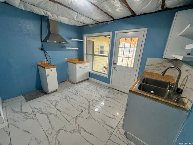 371 Charben, San Antonio, TX 78237