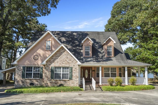 313 Rault Dr., Lumberton, MS 39455