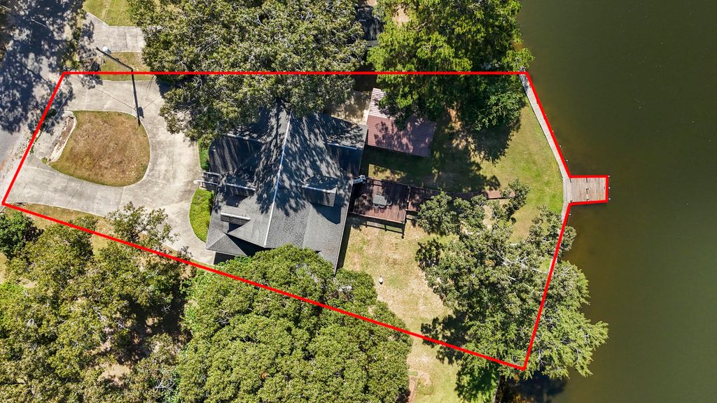 313 Rault Dr., Lumberton, MS 39455