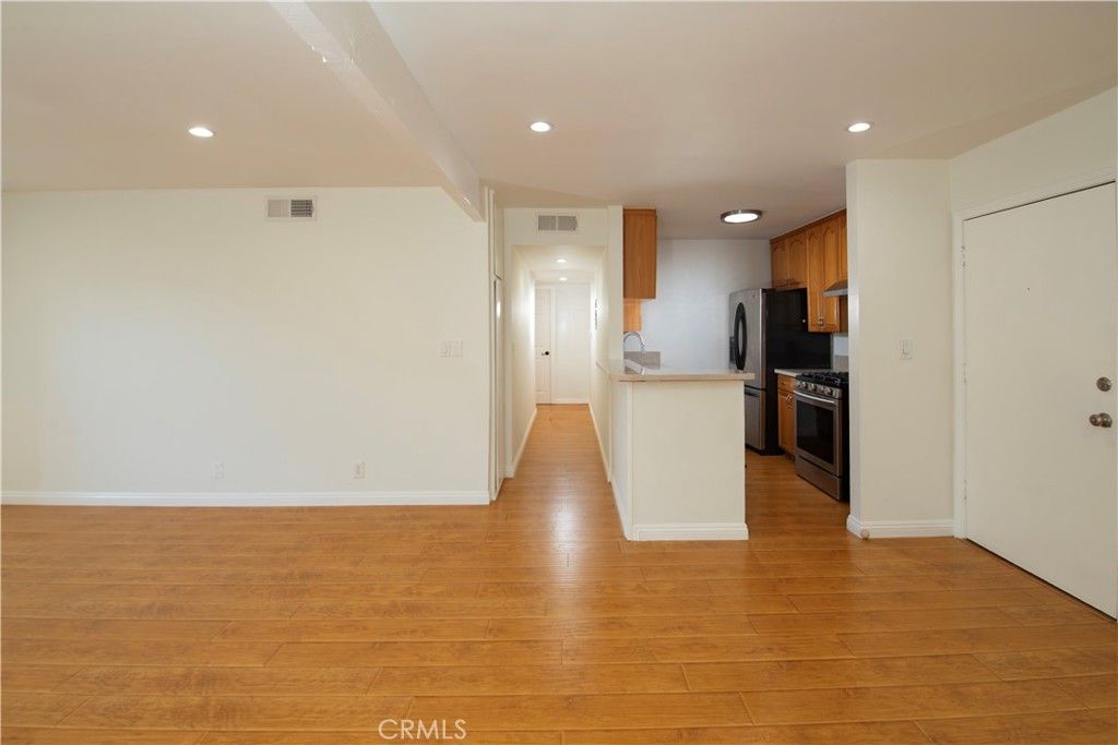 18620 Hatteras St 249, Tarzana, CA 91356 — photo 4