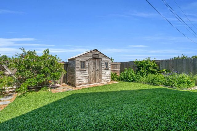 9978 Golden Field Lane, Brookshire, TX 77423