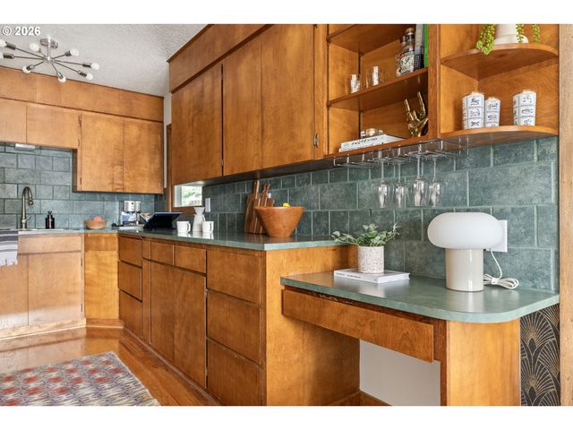 9236 N KIMBALL Ave, Portland, OR 97203