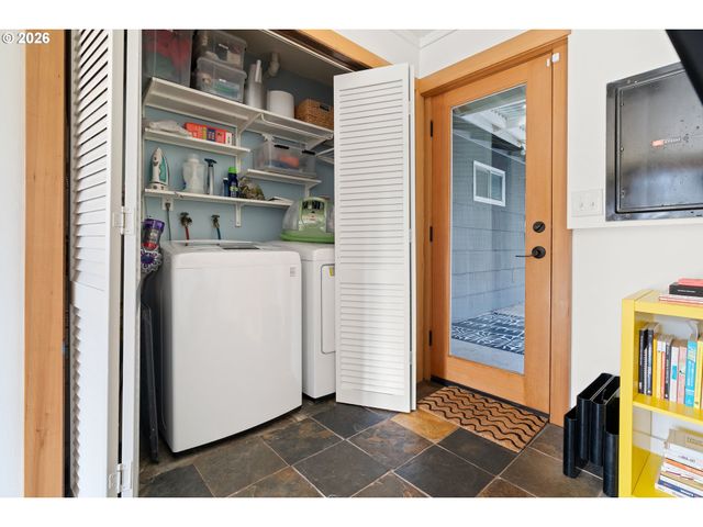 9236 N KIMBALL Ave, Portland, OR 97203