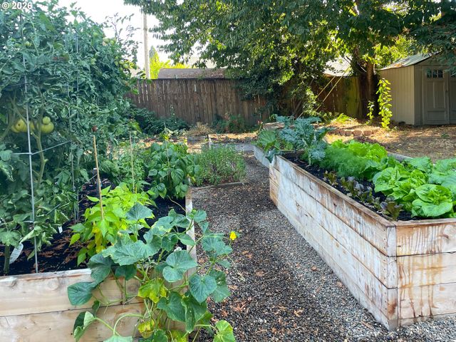 9236 N KIMBALL Ave, Portland, OR 97203