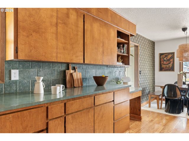 9236 N KIMBALL Ave, Portland, OR 97203