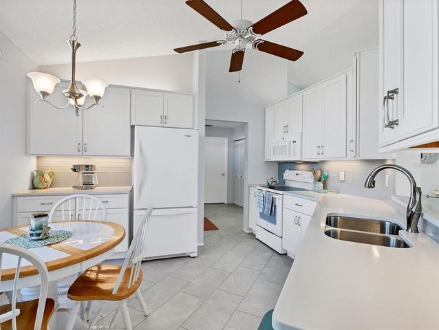 4050 PINEBROOK CIRCLE 9, Bradenton, FL 34209