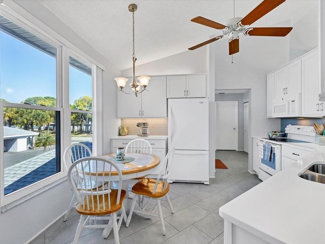 4050 PINEBROOK CIRCLE 9, Bradenton, FL 34209