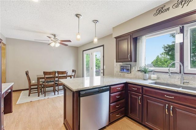 110 NE Brookwood Place, Blue Springs, MO 64014