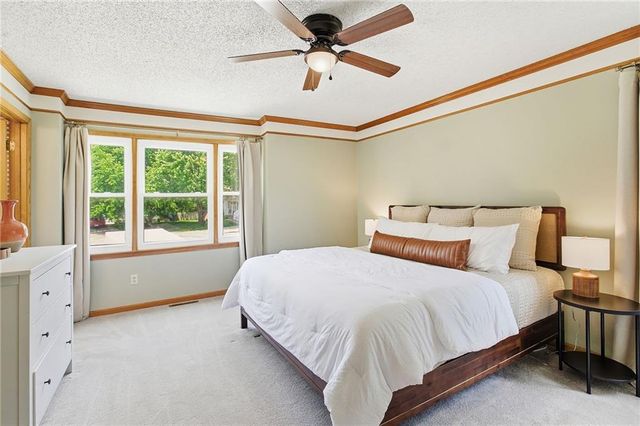 110 NE Brookwood Place, Blue Springs, MO 64014