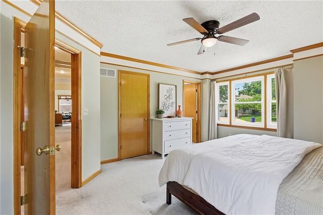 110 NE Brookwood Place, Blue Springs, MO 64014