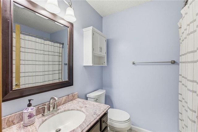 110 NE Brookwood Place, Blue Springs, MO 64014