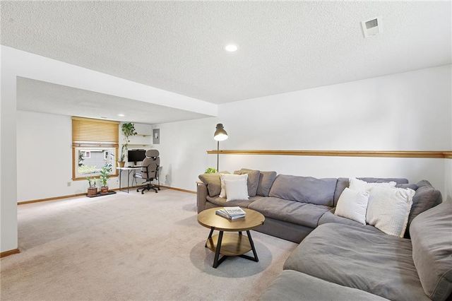 110 NE Brookwood Place, Blue Springs, MO 64014