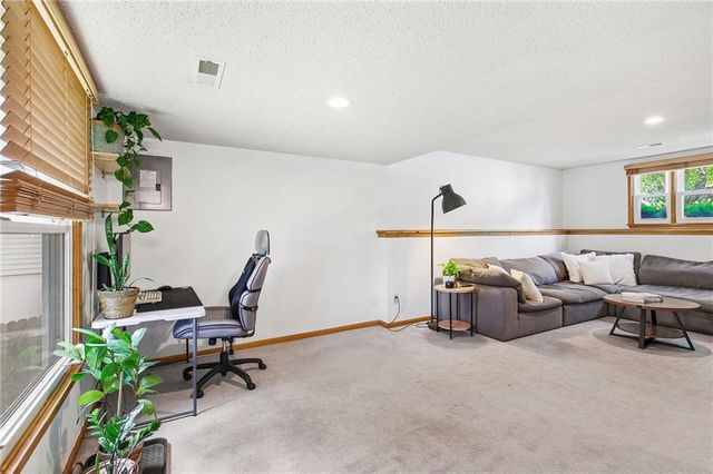 110 NE Brookwood Place, Blue Springs, MO 64014