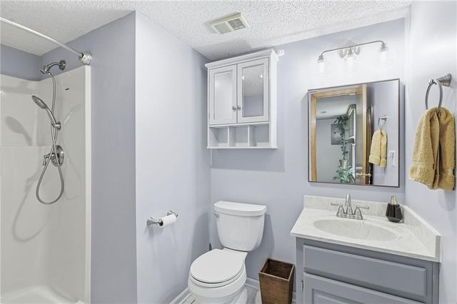 110 NE Brookwood Place, Blue Springs, MO 64014