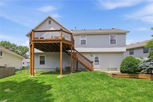 110 NE Brookwood Place, Blue Springs, MO 64014