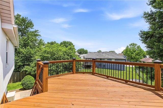 110 NE Brookwood Place, Blue Springs, MO 64014