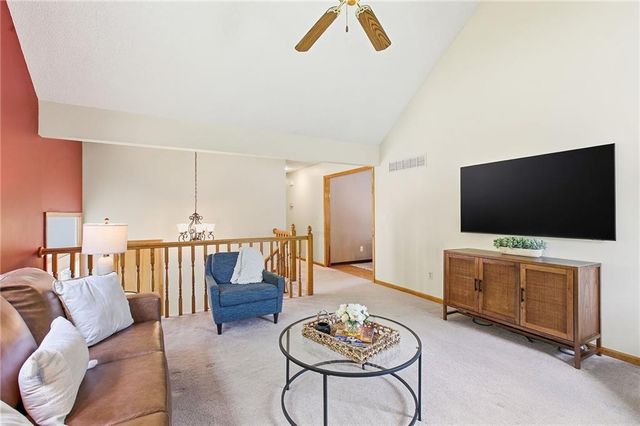 110 NE Brookwood Place, Blue Springs, MO 64014