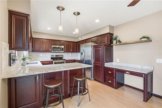 110 NE Brookwood Place, Blue Springs, MO 64014