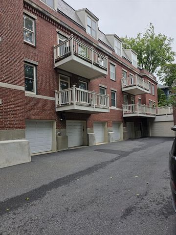 216 Summit Ave E-201, Brookline, MA 02445