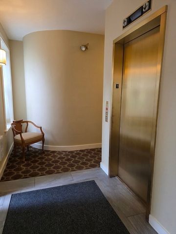216 Summit Ave E-201, Brookline, MA 02445