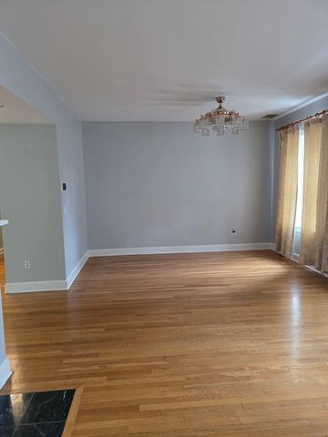 216 Summit Ave E-201, Brookline, MA 02445