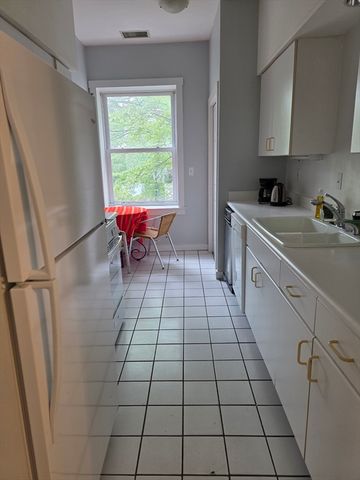 216 Summit Ave E-201, Brookline, MA 02445