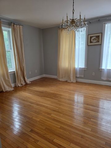 216 Summit Ave E-201, Brookline, MA 02445