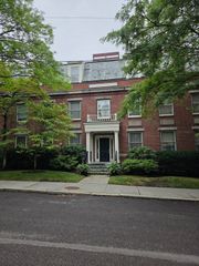 216 Summit Ave E-201, Brookline, MA 02445