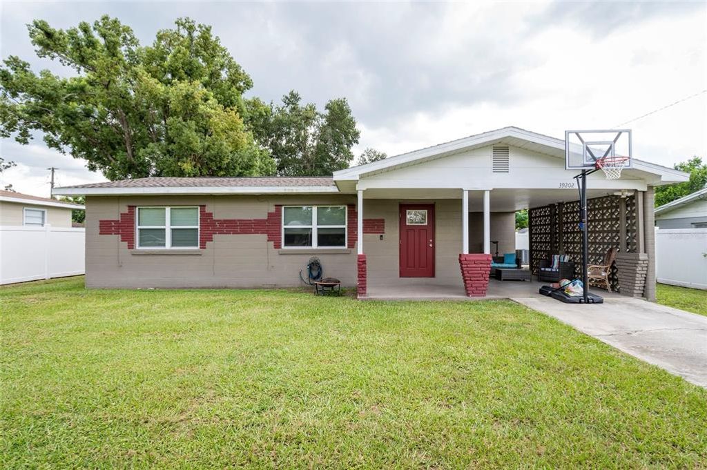39202 HEIGHTS AVENUE, Zephyrhills, FL 33542